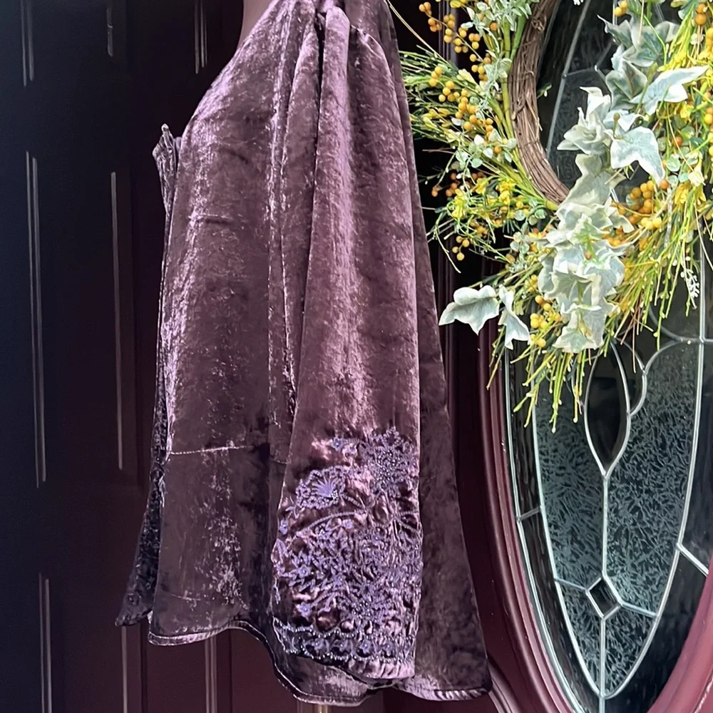 Elegant Velvet Women's Jacket - Picture 4 of 10